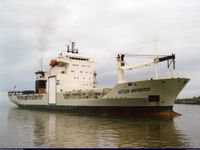 Weser Importer (einlaufend in den Hafen von Grimsby, GB ca. 1990er Jahre) (mit freundlicher Genehmigung von Charlie Hill, PWR)